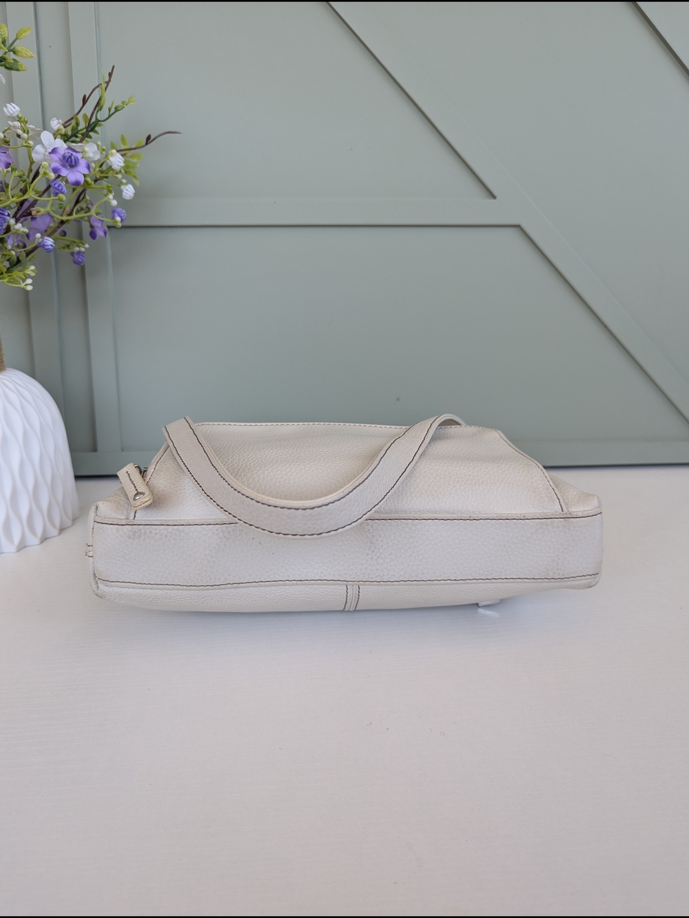 Tignanello Pale Beige Leather Shoulder Bag with Front Zip Pocket - Picture 7 of 13